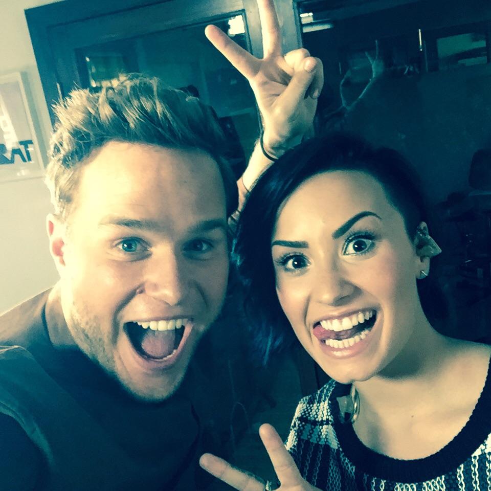 ollymurs's tweet photo. Yesssss @ddlovato Great to hang out finally✌️what a singer!! http://t.co/IOgjkl1WWu