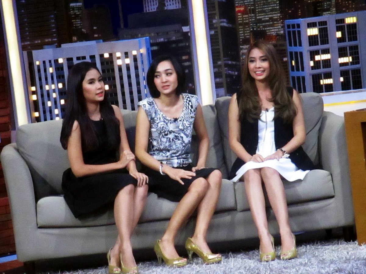 drihen79's tweet photo. Siapa nih yg masih nungguin @AnisaRahma_Adi @Adinda_adi @raisafatma89 atau udah pada ngantuk #MilovaAtTonightShowNET http://t.co/RZrBKrDwKL