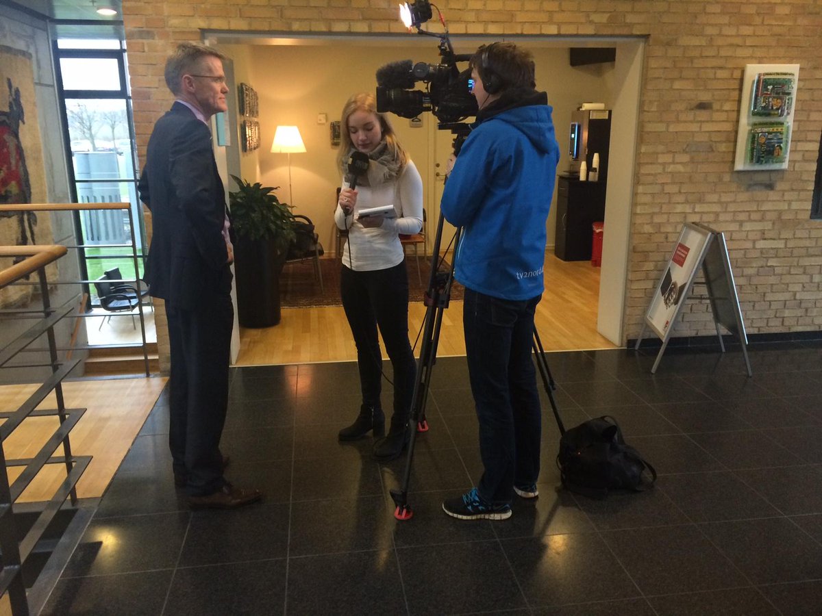 LeifLSimonsen's tweet image. @sparnordbank CEO til @TV2Nord: "Kunderne i Nørresundby Bank kommer ikke til at mærke, at vi overtager" #dkfinans