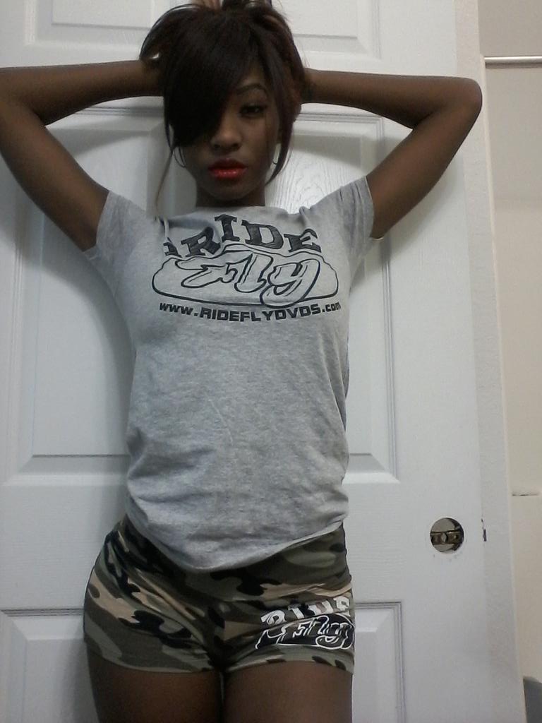 callmeblush__'s tweet photo. Rocking my #rideflydvds clothes today (: http://t.co/eO9L9f38aU
