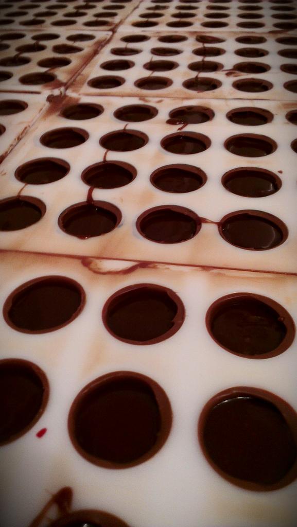ChocLovesChilli's tweet photo. #CherryBrandy and #MarcDeChampagne handpainted truffles freshly made today, if you'd like some dm me, £12.99 a box http://t.co/58H4iKzWQ1