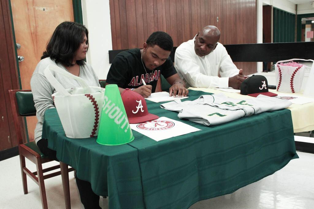 Ejenkins44's tweet image. Shoutout to my boy @FletchTheFirst for signing with Alabama. #HittingMachine