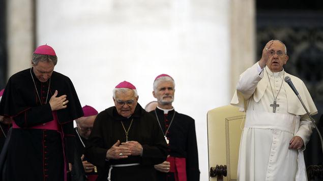 TReporta's tweet photo. El papa expresa su dolor por estudiantes en México http://t.co/hP2XW8U7R8 http://t.co/Y2wBhNfRfP