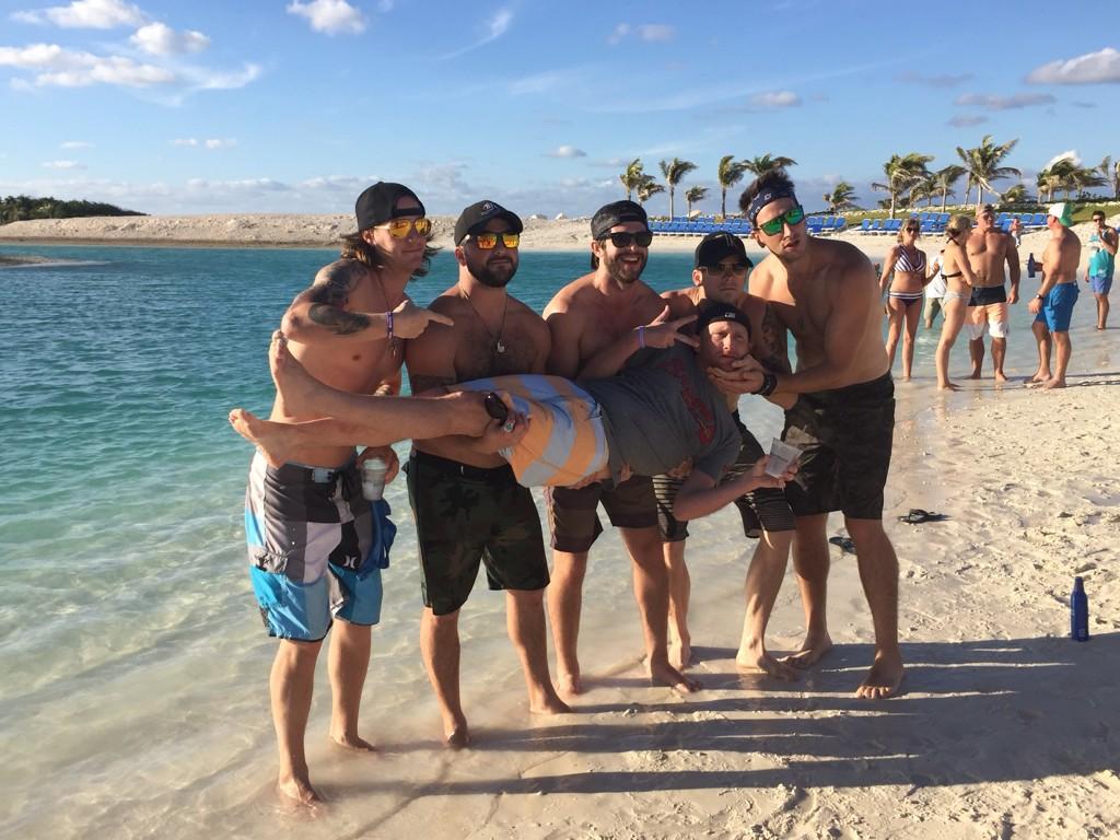 tylerfarr's tweet photo. This is how we Swindell. #fglcruise @FLAGALine @coleswindell @ThomasRhett @russelled http://t.co/pcu56oXmoY