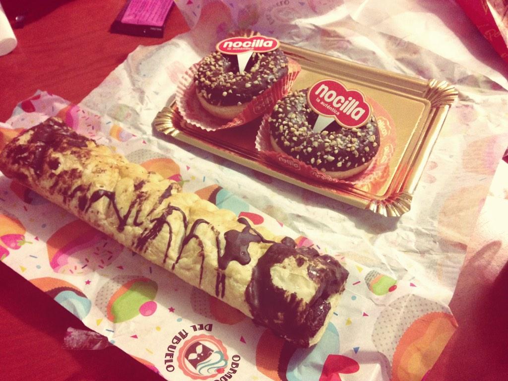 AriGuerrero95's tweet photo. Merienda rica @LimonPaloma @MarMejLop http://t.co/Ay0taywOTa