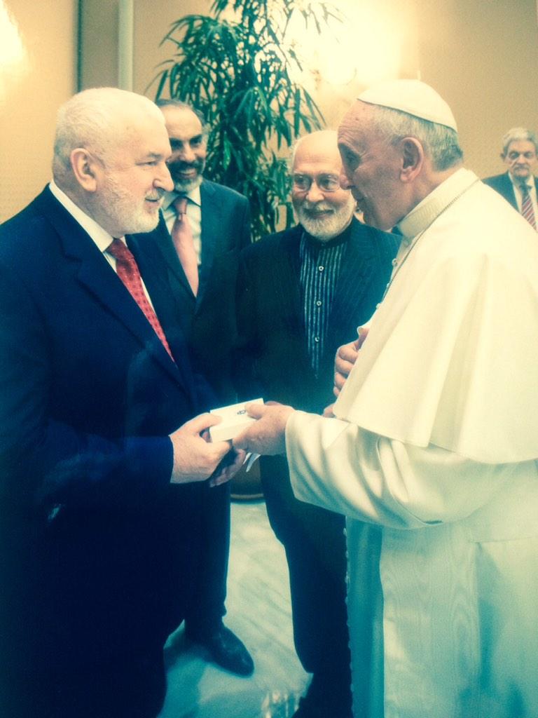 B2QU2T8CYAEDtr1.jpg:large