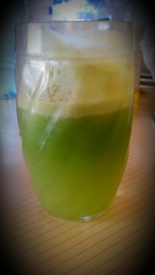 Fercitasoy's tweet image. Manzana verde y jenjibre ☆☆☆ #CleanFeelsGood #detox