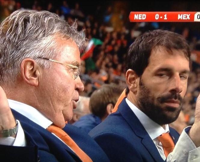 Die blik van <a href="/RvN1776/">Ruud van Nistelrooij</a> Ruud van Nistelrooy zegt echt ALLES!! Hiddink EXIT #nedmex