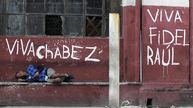 Los médicos enviados por Cuba a Venezuela huyen en masa a EE.UU.   w.abc.es/9itip6 FOTO: REUTERS