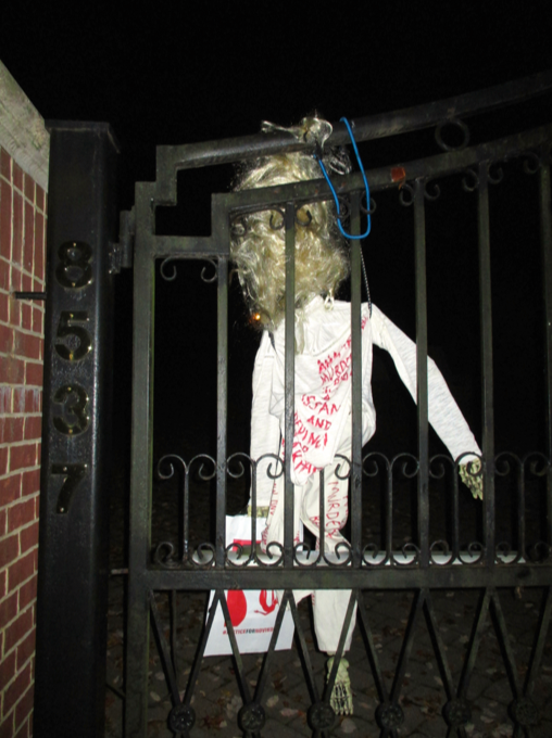 JusticeNovikova's tweet image. Anastasiya Novikova effigy left at US mansion of #RakhatAliyev coconspirators on Halloween. #KGB #Kazakhstan #Hourani