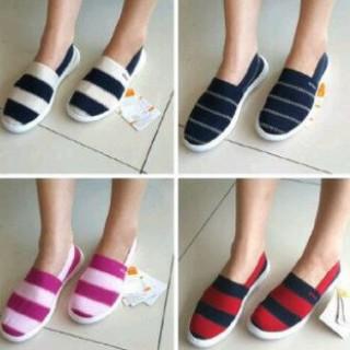 farsq76's tweet photo. Crocs strip @235 http://t.co/jH6Z5gjB45