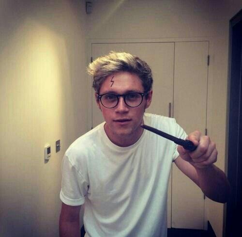 CopiaDeNiall's tweet photo. Neil potter ⚡ http://t.co/ytcp0POky4