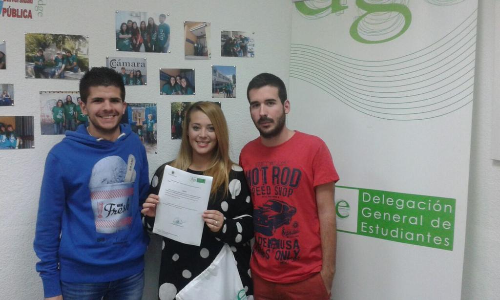 dgeUGR's tweet photo. Seguimos entregando premios! http://t.co/OcwfPaR308