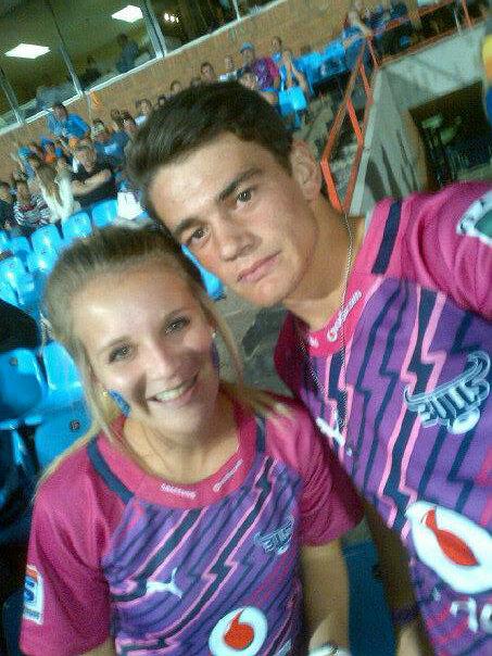 pieterfouche's tweet photo. @Afr_Tieners help as enige iemand my kan help die meisie opspoor of. Iets lat weet deur whatsapp 0767330105 http://t.co/VhTzHewXiF