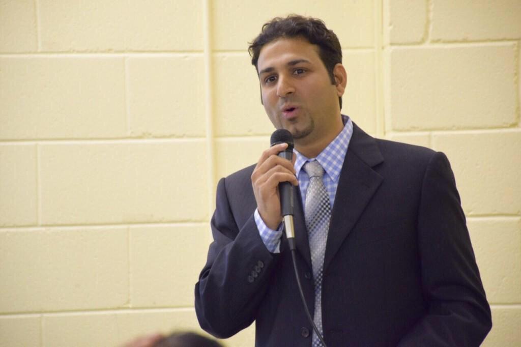 طلال الرواحي شخصية عمانية نفتخر بها .. أينما كان نشر الخير حوله .. لا تنصفك الكلمات ولكن أفعالك تفوق التصورات ..