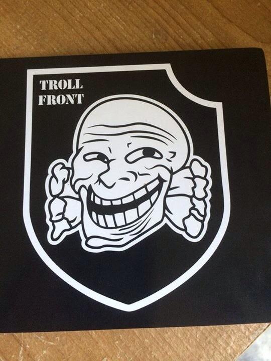 El_Inglesito's tweet photo. New #Trollfront cd just pressed. http://t.co/g0LFGTYNcQ