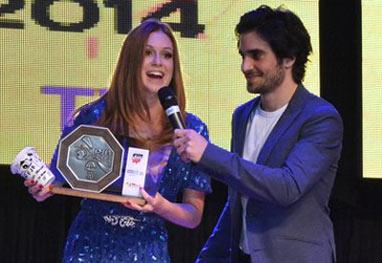 TeAmoMariRB's tweet photo. A @mariruybarbosa ganhou merecidamente o prêmio de Atriz do Ano do #PJB2014 por sua dedicação e talento. Parabéns! http://t.co/wBshfshf4W