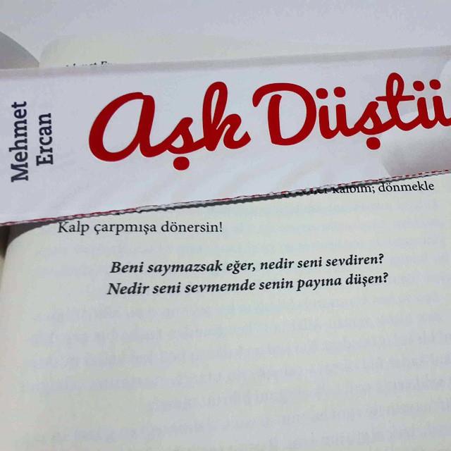 Nedir seni sevdiren?
kitapyurdu.com/kitap/default.…