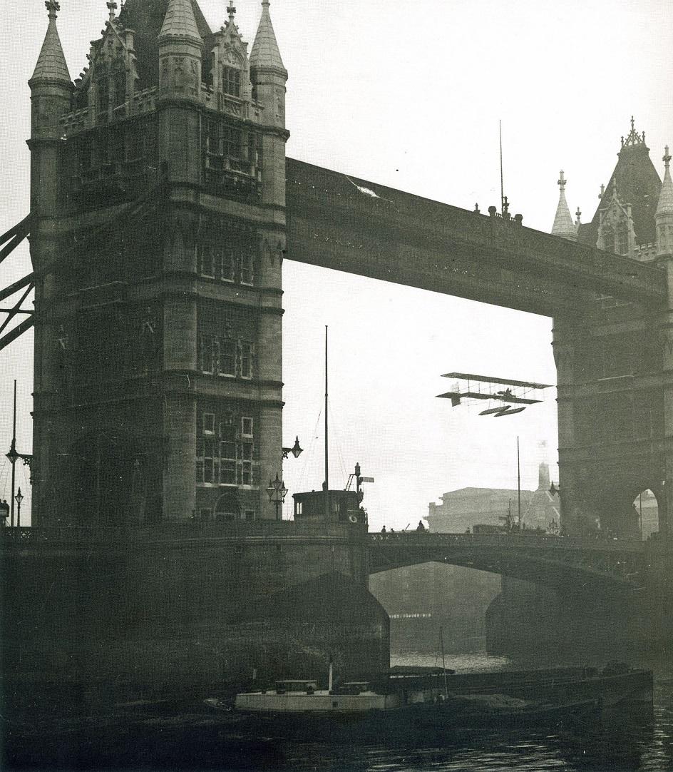 Picture of Tower Bridge in 1912 