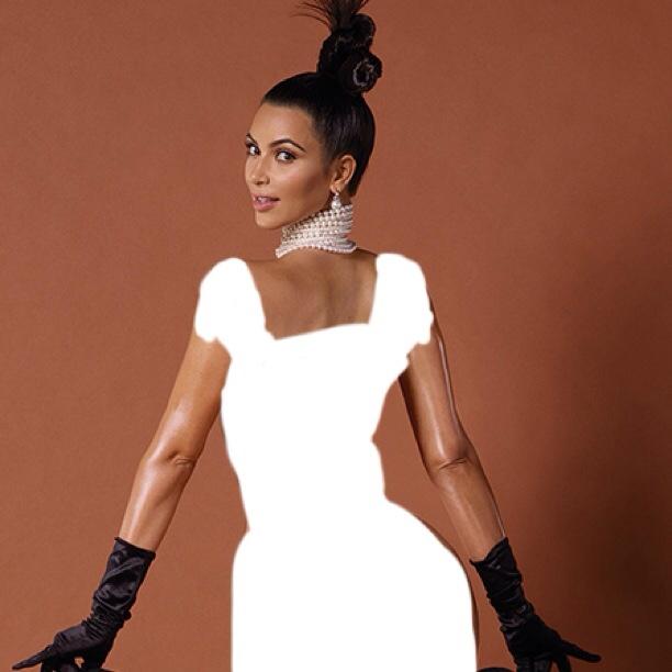 kimkgif's tweet photo. I don't see why everyone's bashing kim..her photoshoot is fine http://t.co/jeZcpHSky8