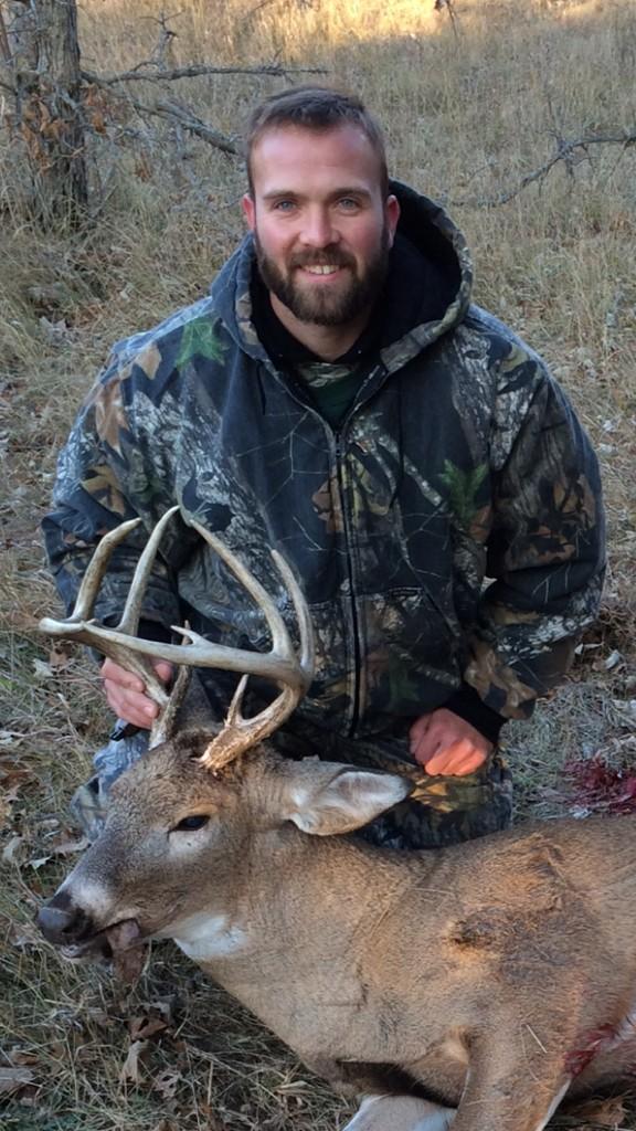 Andrew_Warner12's tweet photo. 1st deer with a bow! Good way to start the hunting season off here in Iowa!! @DruryOutdoors @TheCrushTV @OUTDChannel http://t.co/qPdjdwH9FT