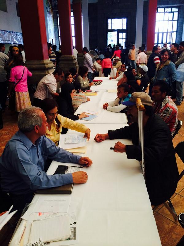 GobiernoTepic's tweet photo. Se sigue atendiendo a los Tepicenses en el #MiércolesCiudadano de la #CapitalDelCambio #Tepic #Nayarit http://t.co/Kuu8EGaGr1