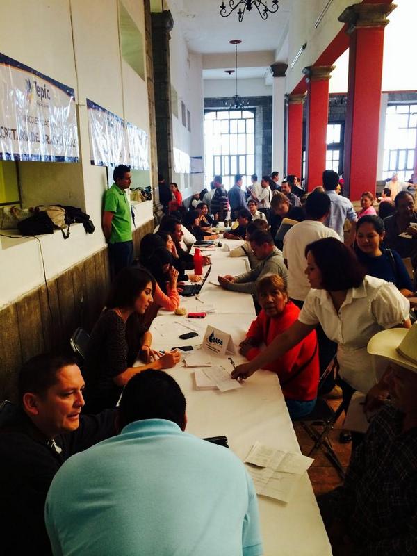 GobiernoTepic's tweet photo. Se sigue atendiendo a los Tepicenses en el #MiércolesCiudadano de la #CapitalDelCambio #Tepic #Nayarit http://t.co/Kuu8EGaGr1
