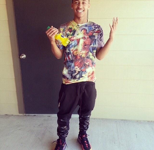 FreakkyKrys's tweet photo. My little brother needs some pussy from you freaky hoes http://t.co/VIhWIcbSlF
