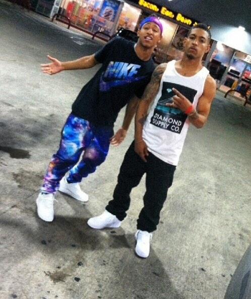 FreakkyKrys's tweet photo. My little brother needs some pussy from you freaky hoes http://t.co/VIhWIcbSlF