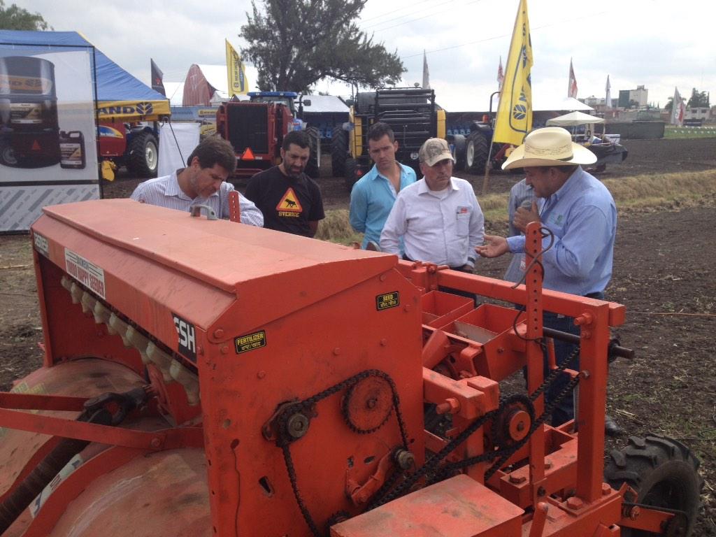 PlataformasGTO's tweet photo. #TecnologíasMasAgro @expoagrogto @MasAgroGto @MasAgPlataforma @SDAyR_Gto #ParcelaDemostrativaExpoAgro http://t.co/RsDssYVt93