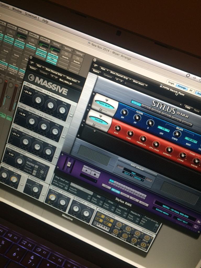 gabrielben's tweet image. Making beats. #musiclife #applelogic #massive #stylusrmx #NI