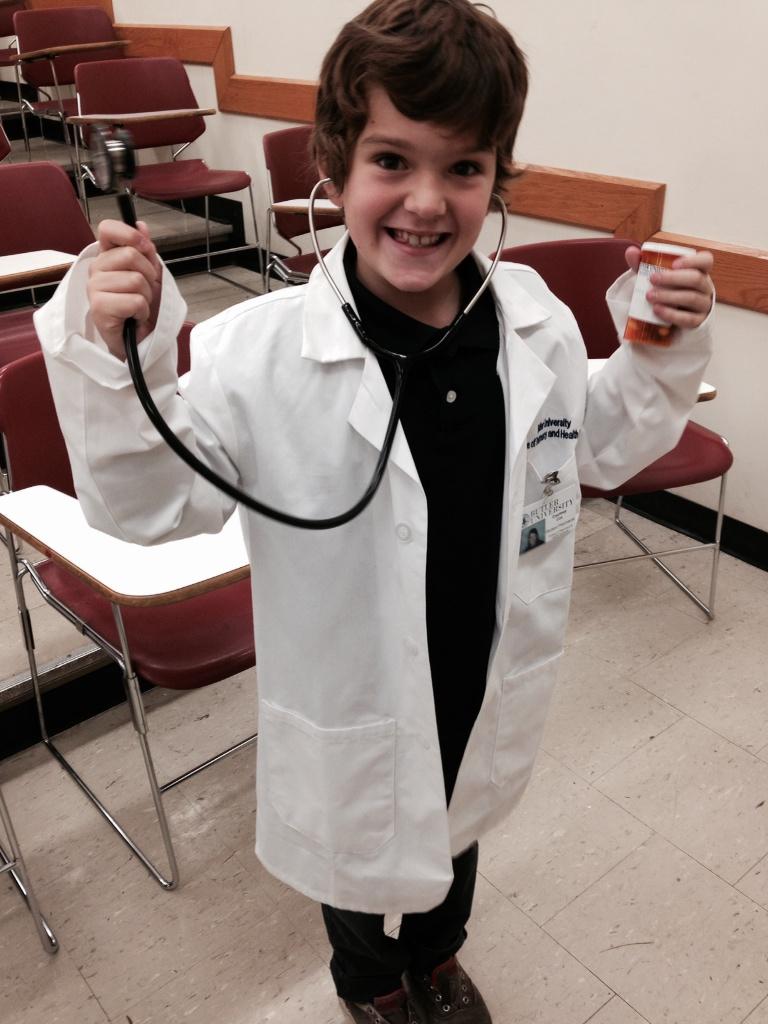 vstepanek_'s tweet photo. I think we have a future doctor on our hands! Dr. Hutton has a ring to it #CollegeMentorsForKids http://t.co/dPUf1Ln2aa