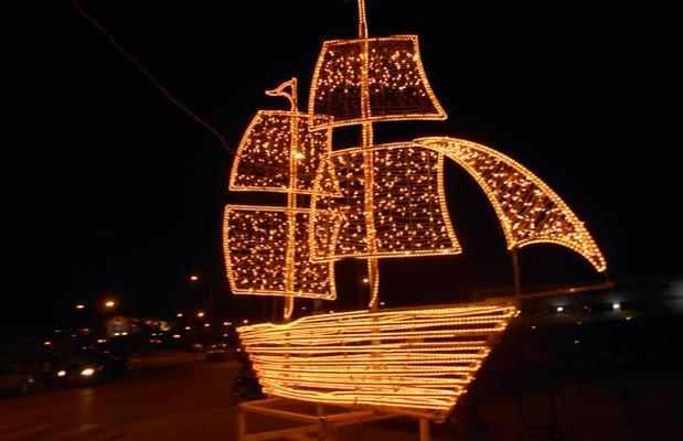 ItsMeOdysseus's tweet photo. Got my ship decorated for the holidays http://t.co/A314Q5kd4J