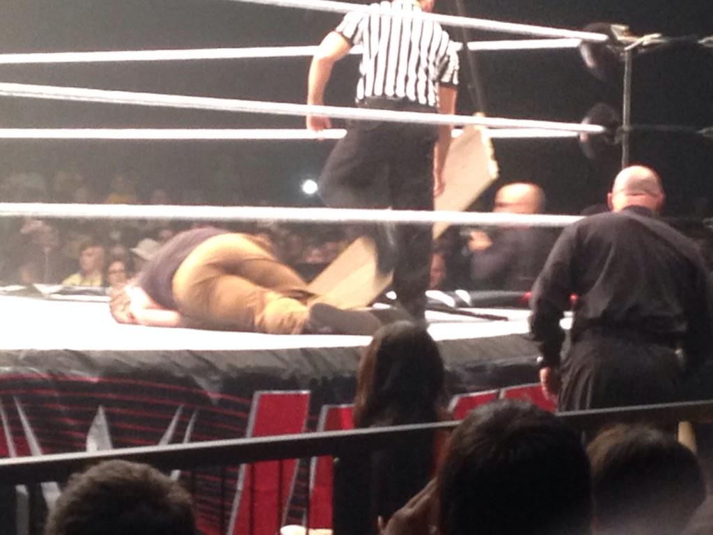 somesode69's tweet image. #getthetable @IAmJericho #WWENewcastle