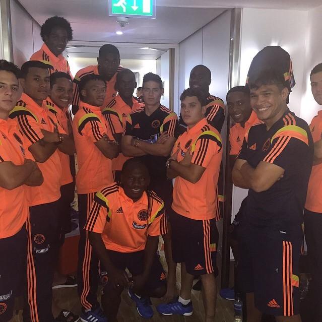 Imperiomadridis's tweet image. "@FansJamesR_Col: ¡Qué gran combo! #UnidosPorUnPaís. http://t.co/LY1vKXYTrU"