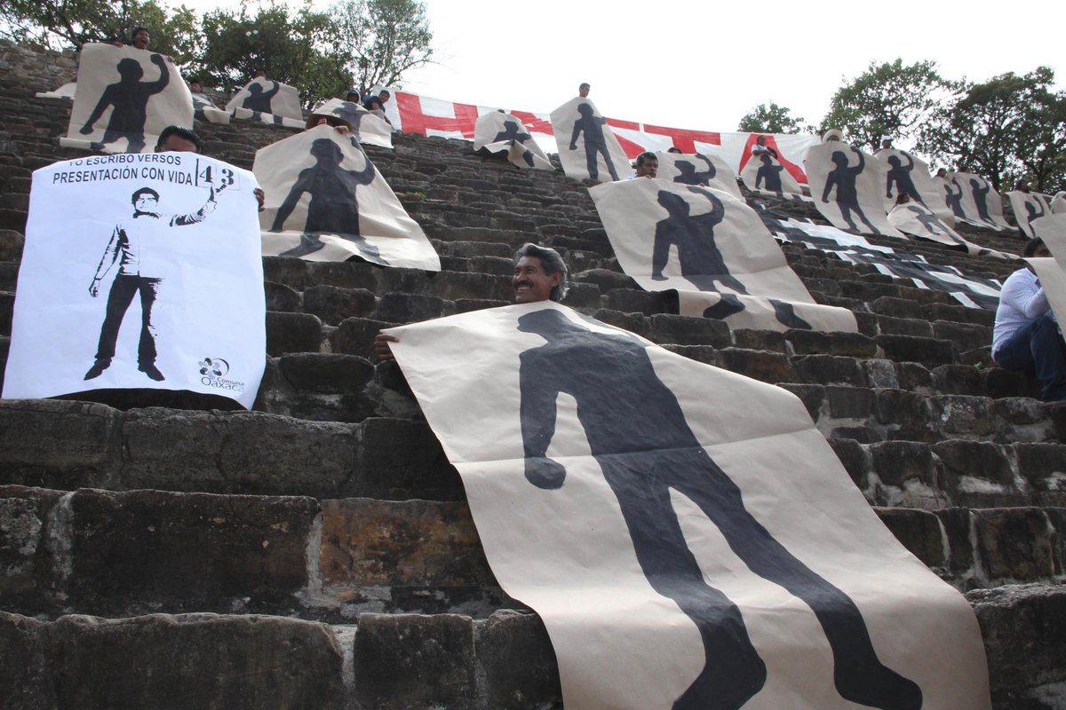 alexmelon's tweet photo. Intervienen la zona arqueológica d Monte Albán x #Ayotzinapa #AccionGlobalporAyotzinapa #YaMeCanse Fotos: Cuartoscuro http://t.co/qZjmgFowYo
