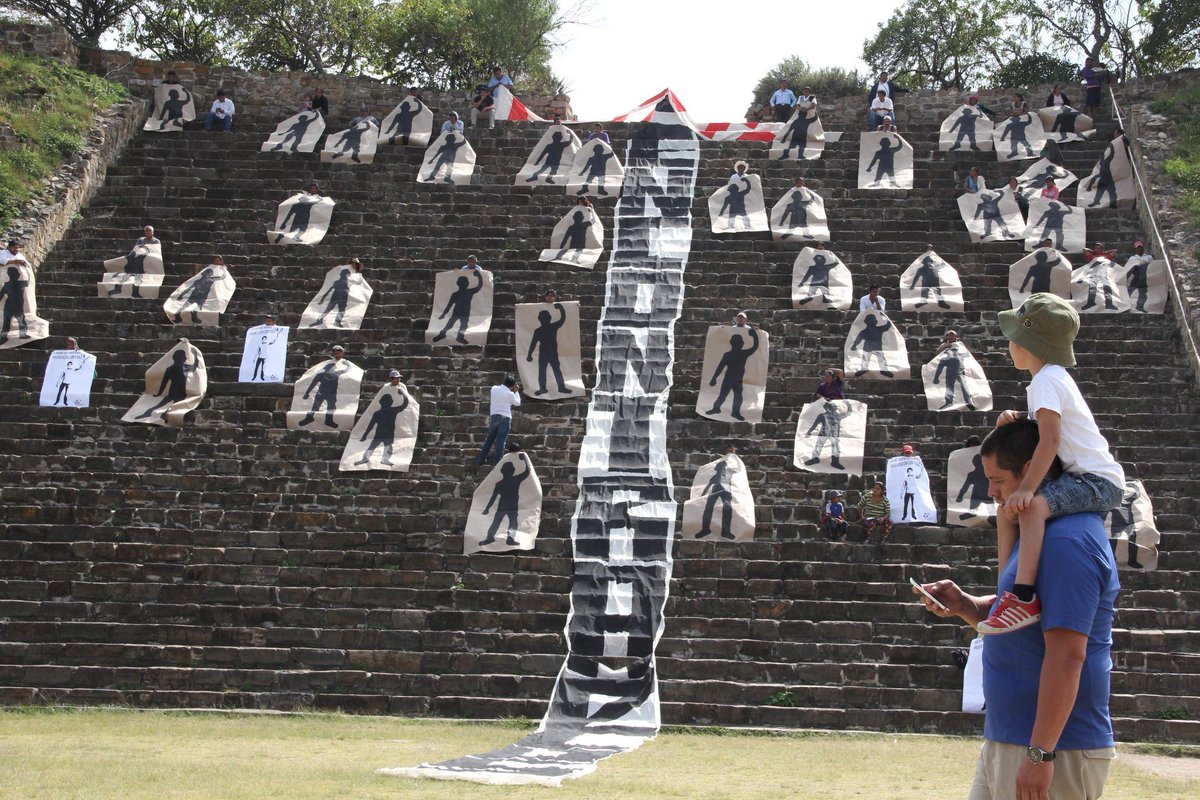 alexmelon's tweet photo. Intervienen la zona arqueológica d Monte Albán x #Ayotzinapa #AccionGlobalporAyotzinapa #YaMeCanse Fotos: Cuartoscuro http://t.co/qZjmgFowYo