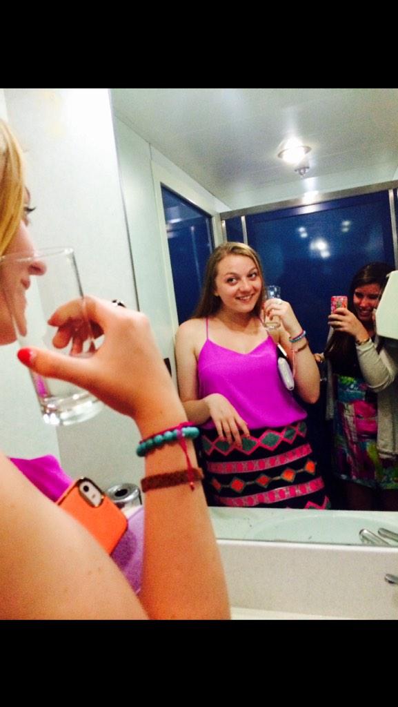 BallardMallard's tweet photo. Happy happy 20th birthday to the chick who takes the best mirror pics! Love you @MACK_citybetch to crete and back 😘xo http://t.co/d0qmXKb9Yn
