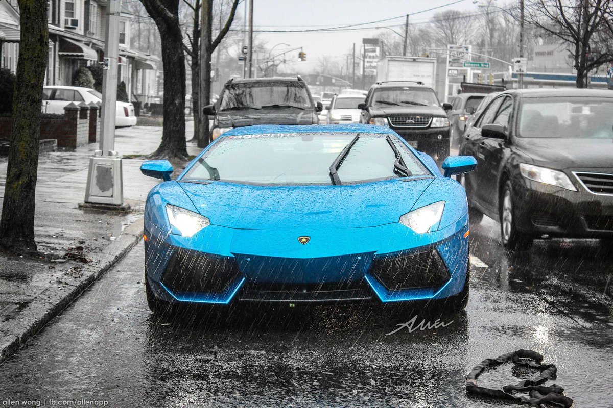 CarPorn21's tweet photo. Aventador http://t.co/LKms99OuXY