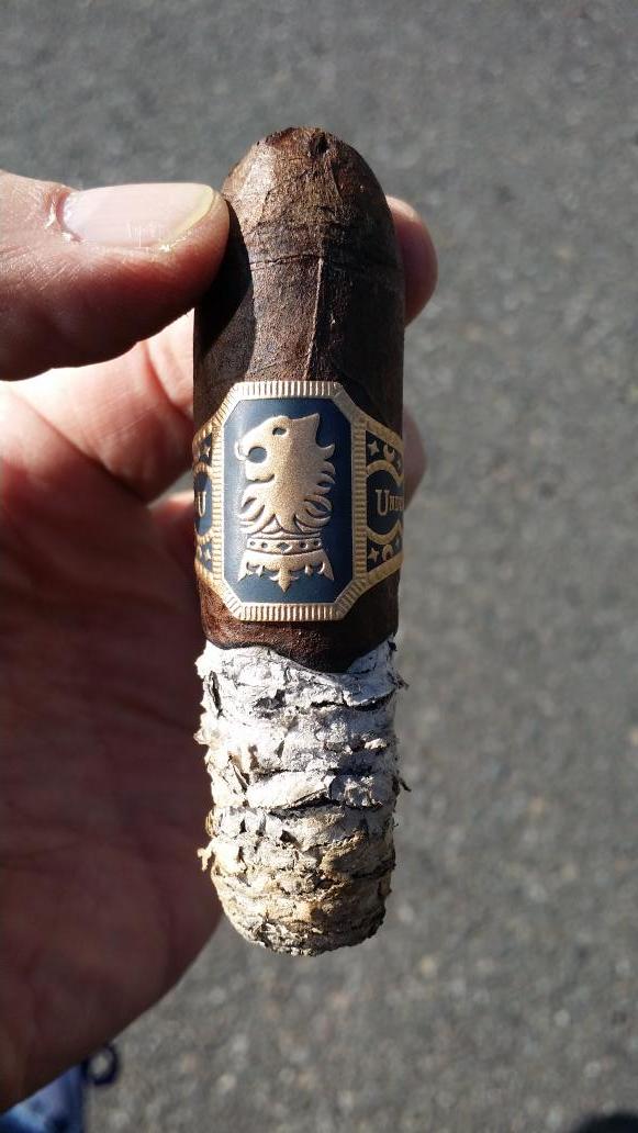 Cigarcave3's tweet photo. @drewestatecigar  Swisher can't do this so I am good! #DE4L http://t.co/AOwdtkG2gn