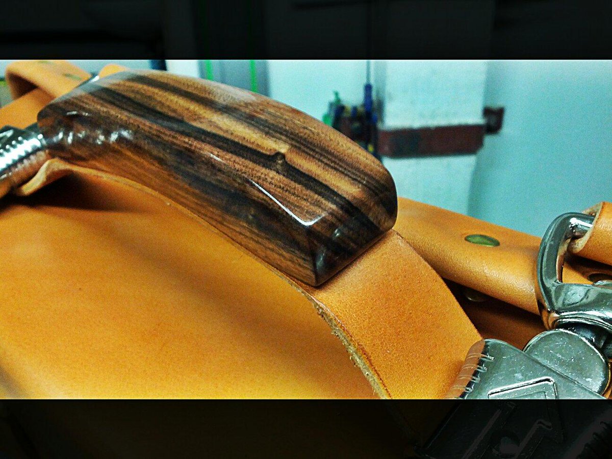PalmerAndSons's tweet photo. 3 hours of work just for the solid rosewood handle. Not one machine has touched this.Awesome wood grain. http://t.co/JwwgwobOXZ