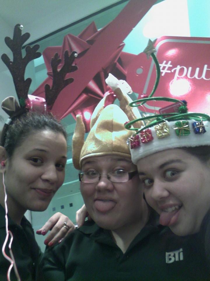 TiffKlemmer's tweet image. #mallfun with my two crazy friends