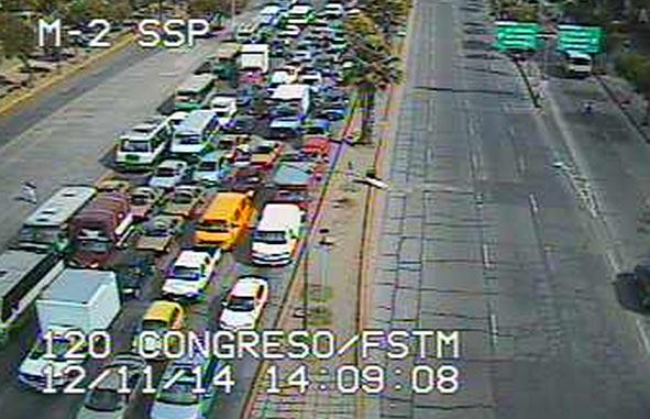 OVIALCDMX's tweet photo. ZC Largos asentamientos registra Fray Servando para quien deja atrás Eje 3 Oriente y se dirige a la calle de Topacio. http://t.co/PUbuQppUzp