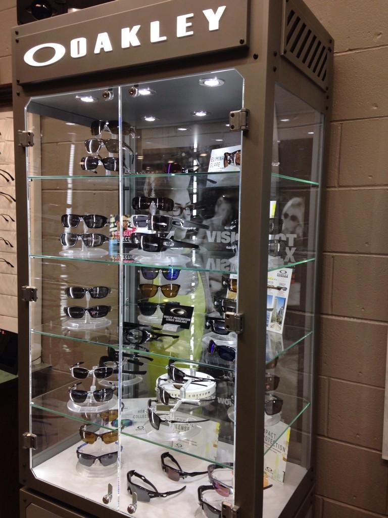 Top 118+ imagen oakley sunglass display case Abzlocal.mx