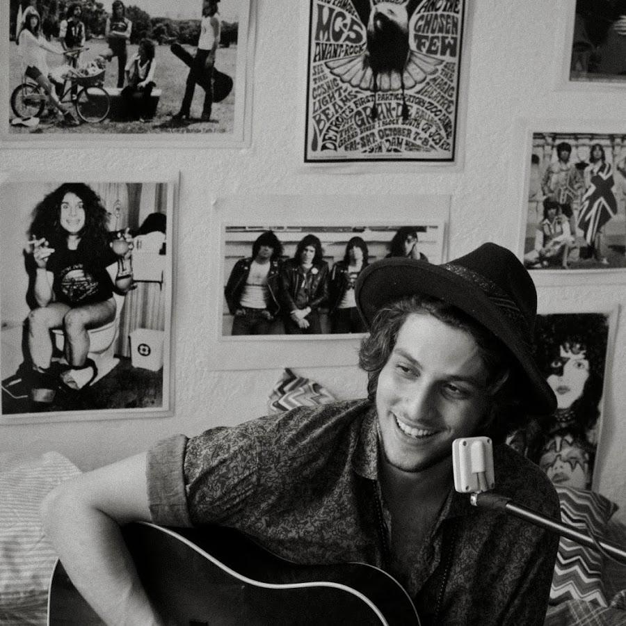 aboutchay's tweet photo. ANJI (#aovivonojardimdeinverno) também levou o 1° prêmio, na categoria "Vídeo mais louco de todos os tempos" no PJB. http://t.co/sTyfJBjuwa