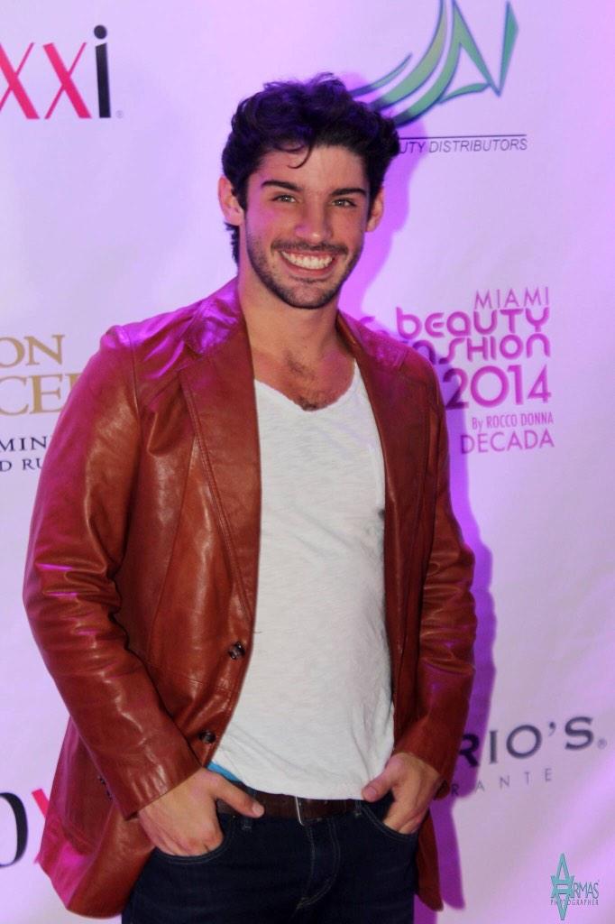 LazarinCruzPR's tweet photo. Muchas gracias a #AlfredoArmas por estas fotos s los hermanos #Freudman @JohnFreudman @chrisfreudman #MHBF2014 👏👏👏 http://t.co/oH8VXJF8UV