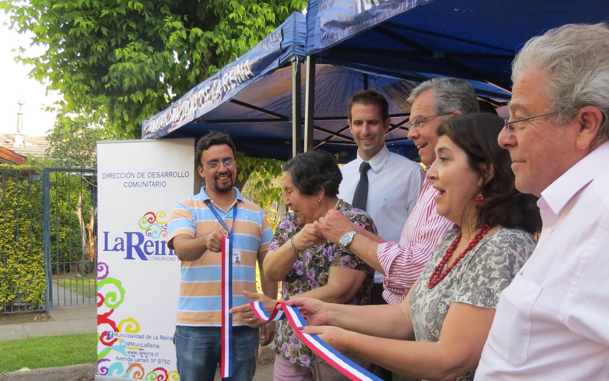 SubPrevDelito's tweet photo. Junto a la municipalidad de La Reina inauguramos proyecto de alarmas comunitarias que beneficia a 200 familias http://t.co/QEG1JL9H3F