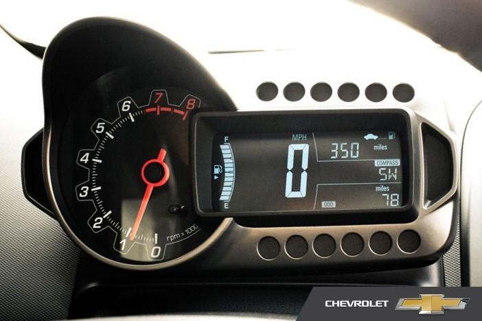 ChevroletCo's tweet photo. ¿Se te olvida dónde queda la tapa de la gasolina? Mira hacia que lado apunta la flecha.#TipsChevrolet http://t.co/mKGlDi4HCF