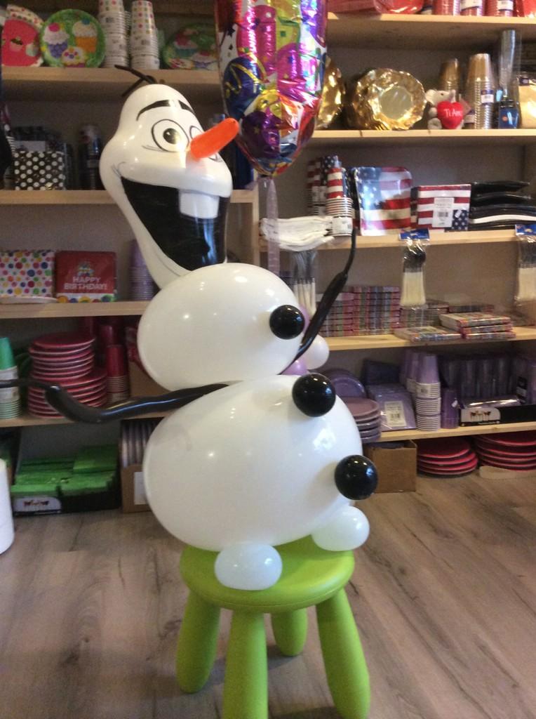 BalloonSiena's tweet photo. La carica dei Cartoon-Balloon! http://t.co/ngdhD4SK9O