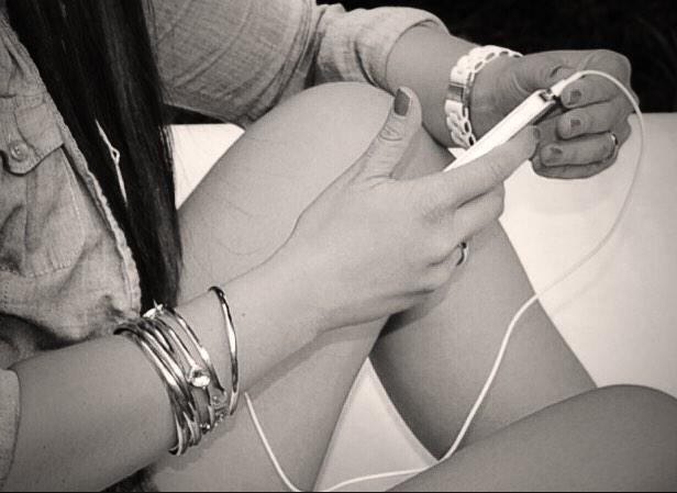 Jiorgie_'s tweet photo. Kopfhörer rein! Musik an! Welt aus!
#EinfachAbschalten #ManyErrors #Gefühlschaos #22UhrNonMention http://t.co/C7EapRXP6L